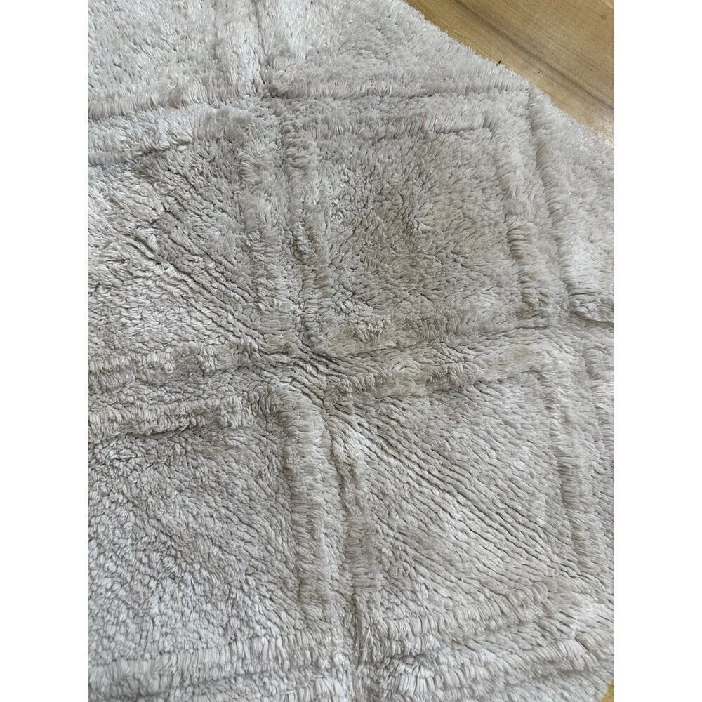 Plush Diamond Pattern Bath Mat - Picture 3 of 12